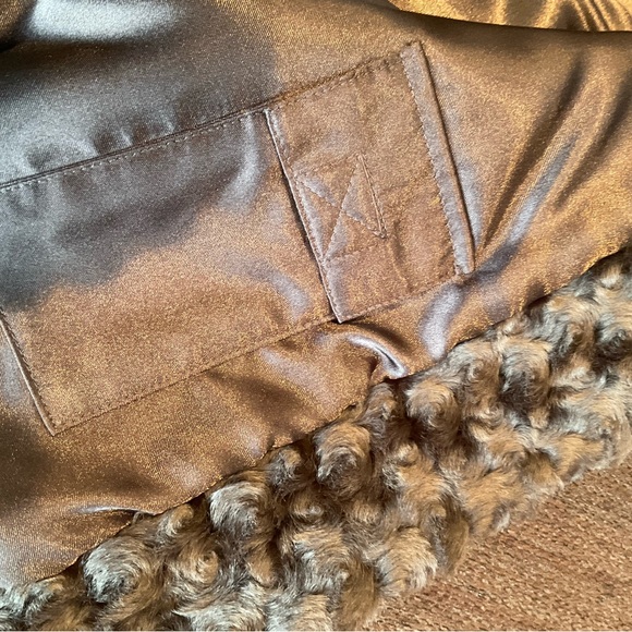 Terri Lewis brown cape - Picture 4 of 12